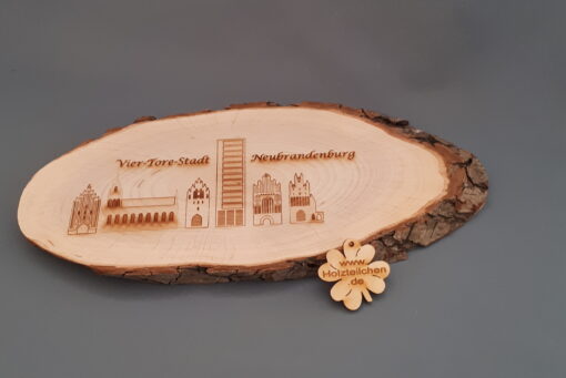 Holzteilchen - Baumscheibe mit Stadtsilhouette